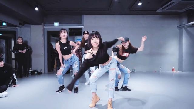 女生街舞中国vs外国视频